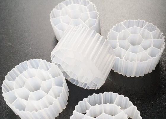 شراء عملية الخلايا النشطة اللون الأبيض HDPE منتجات البلاستيك MBBR لـ SBRs online manufacture