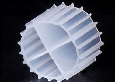 شراء الوسائط المرشحة الملونة البيضاء MBBR مع مادة HDPE البكر وطول العمر online manufacture