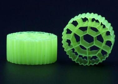 شراء الوسائط المرشحة البكر HDPE MBBR مع اللون الأبيض وطول عمر الخدمة للحجم 35 * 18mm online manufacture