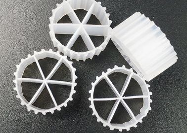 شراء زراعة الأسماك الفلتر البيضاء Mbbr معالجة المياه بالخلايا الحيوية 16 * 10mm مساحة كبيرة online manufacture