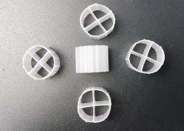 شراء المياه المائية مزارع الأسماك MBBR الوسائط المرشحة الحيوية 12 * 9mm Hdpe الكرات الحيوية البيضاء Sbr عملية online manufacture