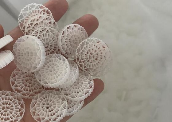 شراء منتجات الفلترات العذراء من HDPE 63 حفرة MBBR لمعالجة المياه online manufacture