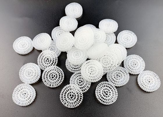 شراء الجودة الغذائية Hdpe آمنة FDA المواد العائمة MBBR الوسائط الكرات البيولوجية وسائط المرشح online manufacture