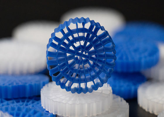 شراء حوض الأسماك HDPE حيوية الخلايا المرشح وسائل معالجة المياه وسائل المرشح online manufacture