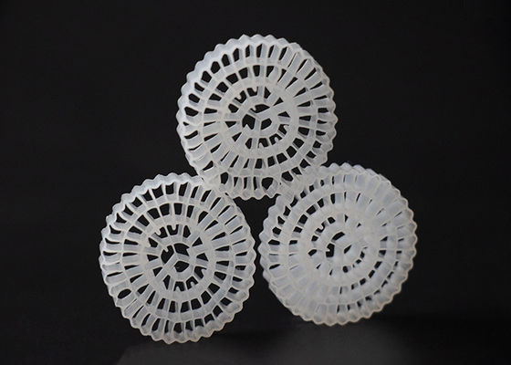 شراء مادة HDPE العذراء MBBR الوسائط البيولوجية اللون الأبيض وحجم 25 * 4mm مساحة السطح العالية MBBR online manufacture