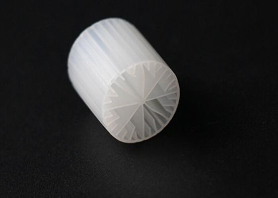 شراء الملون الأبيض MBBR وسائل المرشح 15 * 15mm الحجم مواد HDPE لمعالجة مياه الصرف الصحي online manufacture