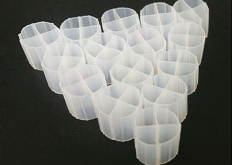 شراء اللون الأبيض MBBR الوسائط الناقلة البيولوجية للخزان اللاهوائي مع مادة HDPE العذراء وحجم 12 * 9mm online manufacture