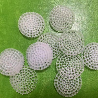 PE79S 1600m2/m3 الناقل العائم MBBR وسائل تصفية لمعالجة مياه الصرف الصحي