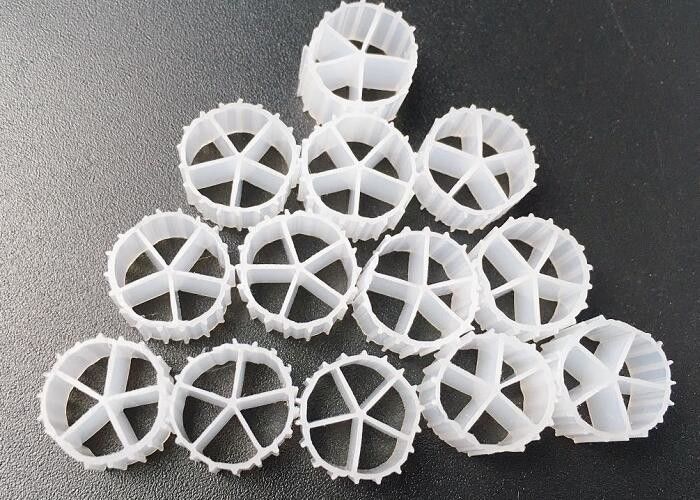 MBBR صدمة الكرة وسائل الفلاتر البلاستيكية BOD / COD وإزالة النيتروجين