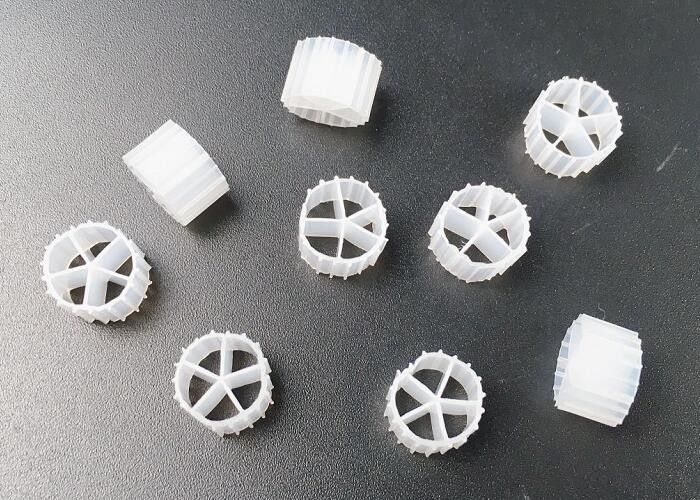 MBBR صدمة الكرة وسائل الفلاتر البلاستيكية BOD / COD وإزالة النيتروجين