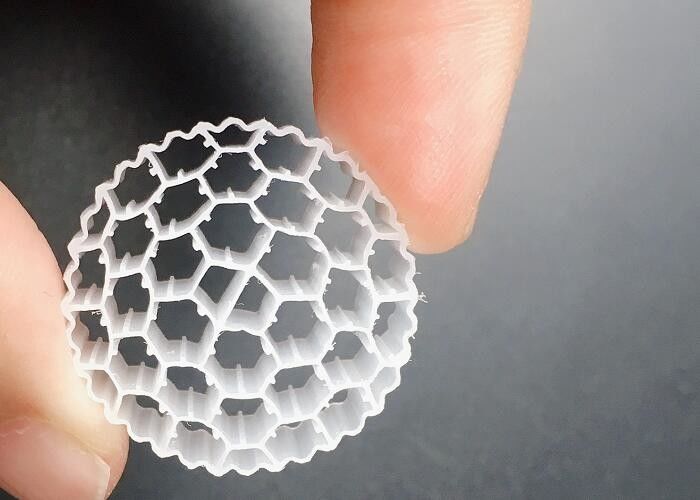 الأنبوب الحيوي للخلايا النشطة (Activecell Biotube MBBR) الوسائط المرشحة البلاستيكية اللون الأبيض 800m2/m3