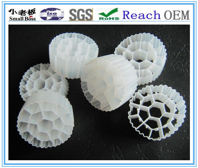 الوسائط البيولوجية الشائعة ذات اللون الأسود العذراء HDPE المواد MBBR لمعالجة مياه الصرف الصناعي