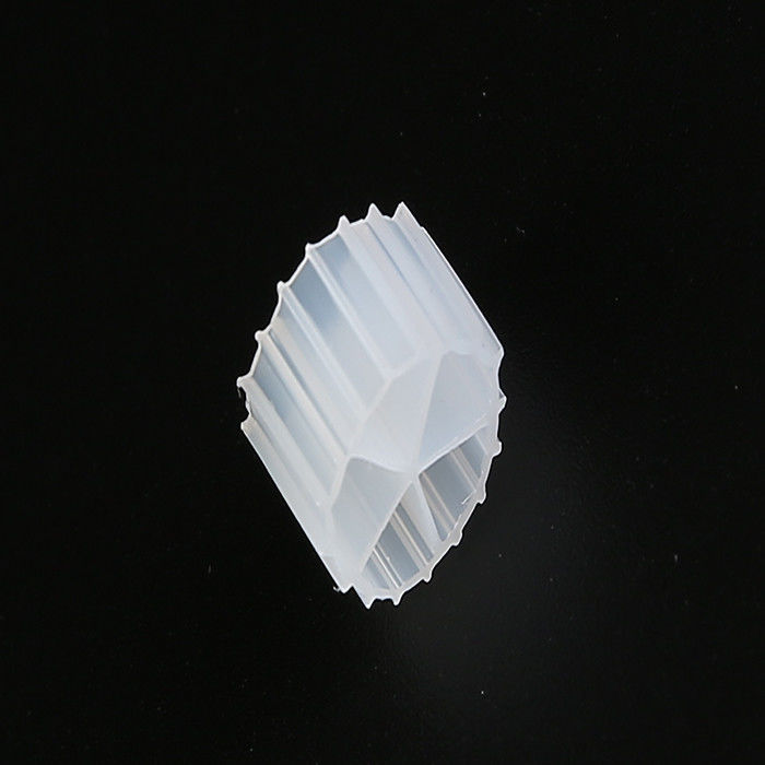 خمسة ثقوب HDPE مادة MBBR K1 الوسائط المرشحة للحوض معالجة مياه الصرف الصحي
