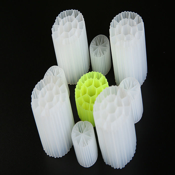 اللون الأبيض MBBR بركة الخلايا الحيوية مرشح الوسائط المواد البكر HDPE والعائمة لRAS