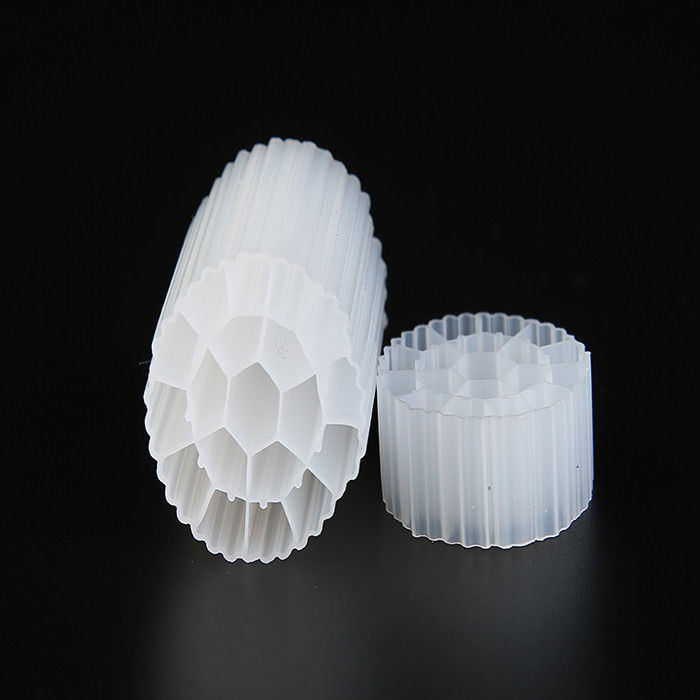 MBBR الكرات البيولوجية PE MBBR الوسائط المرشحة 19 عدد الثقوب لمعالجة مياه الصرف الصحي