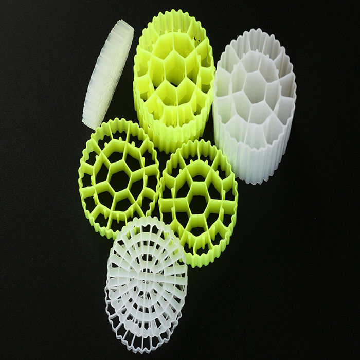 الوسائط المرشحة الحيوية المرشحة السرير المتحرك 500 م2 / م3 مساحة السطح مع مادة HDPE العذراء