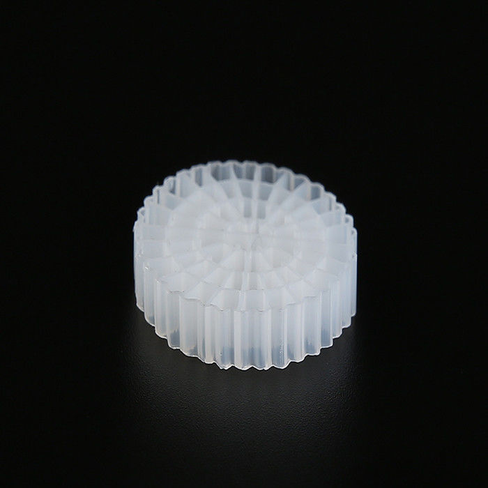 اللون الأبيض MBBR Bio Media المادة البكر HDPE K5 لمعالجة مياه الصرف الصحي