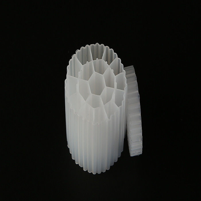 سرير متحرك صديق للبيئة مفاعلات الفيلم الحيوي مادة HDPE العذراء لمعالجة مياه الصرف الصحي