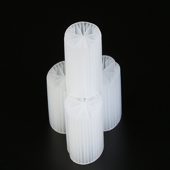الوسائط المرشحة HDPE الوسائط المرشحة العائمة MBBR اللون الأبيض 15mm X 15mm
