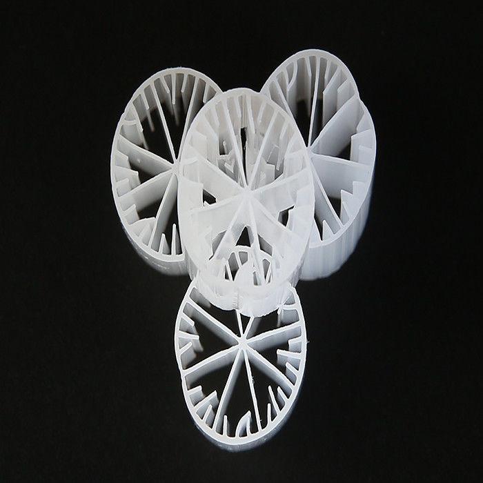 الوسائط المرشحة HDPE الوسائط المرشحة العائمة MBBR اللون الأبيض 15mm X 15mm
