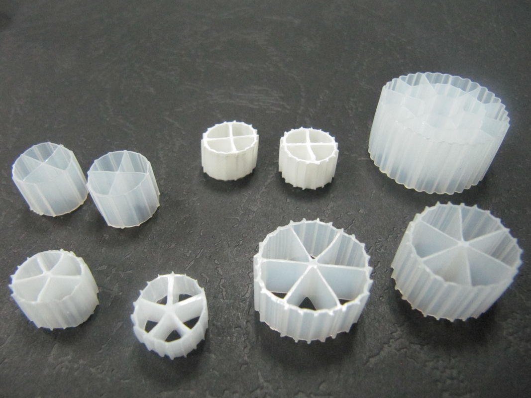 مادة HDPE العذراء اللون الأبيض MBBR المرشح الوسائط الحيوية لمعالجة المياه