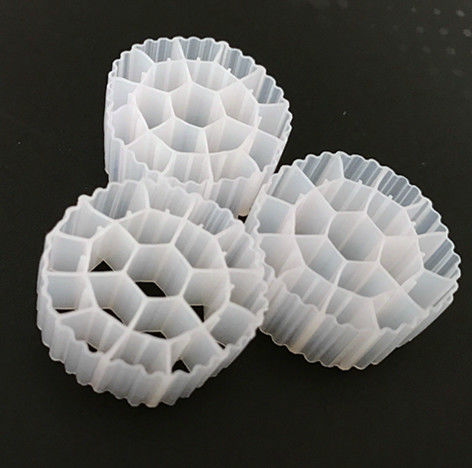 الوسائط المرشحة الأبيض والأسود MBBR مع مادة HDPE البكر لمعالجة مياه الصرف الصحي