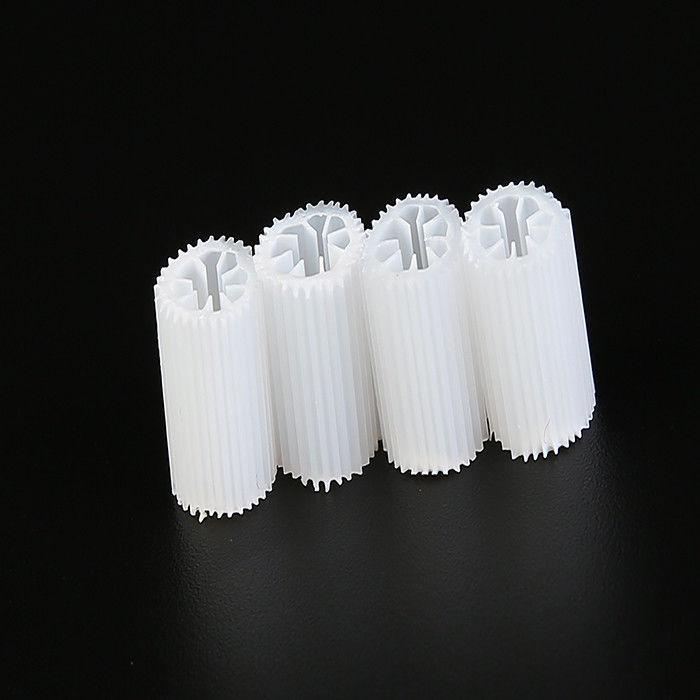 الوسائط الصناعية Hdpe Filter Media HIPS المادة 5 * 5mm الحجم شهادة SGS لون مخصص