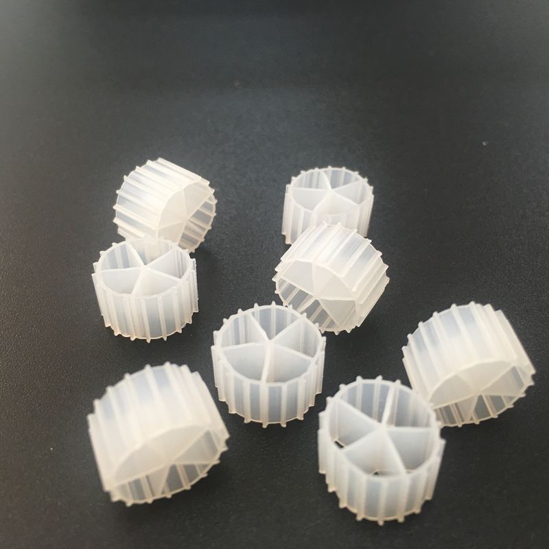 مادة HDPE العذراء MBBR Bio Media 10 * 7mm الحجم لفترة خدمة طويلة