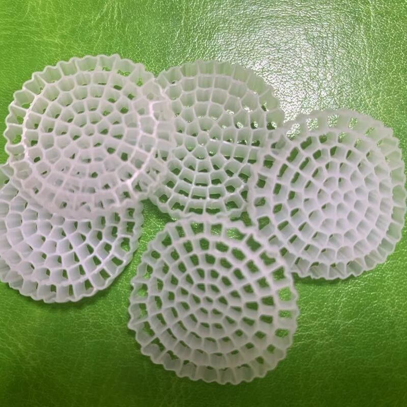 PE79S 1600m2/m3 الناقل العائم MBBR وسائل تصفية لمعالجة مياه الصرف الصحي