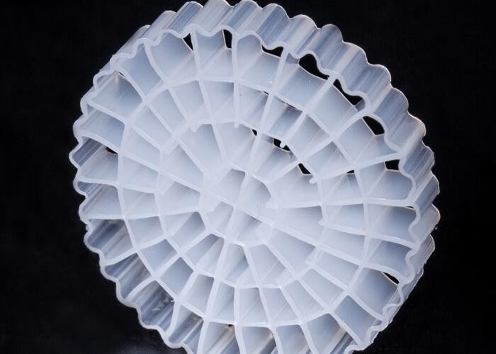 مادة HDPE العذراء MBBR منتج الفلتر البيولوجي البلاستيكي مع مساحة سطح جيدة