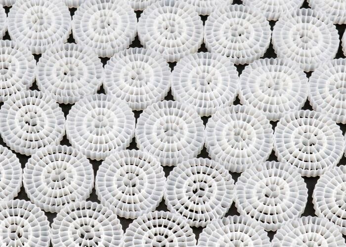 HDPE العائمة المتحركة السرير المرشح وسائل الإعلام لمصانع معالجة المياه MBBR البيولوجية