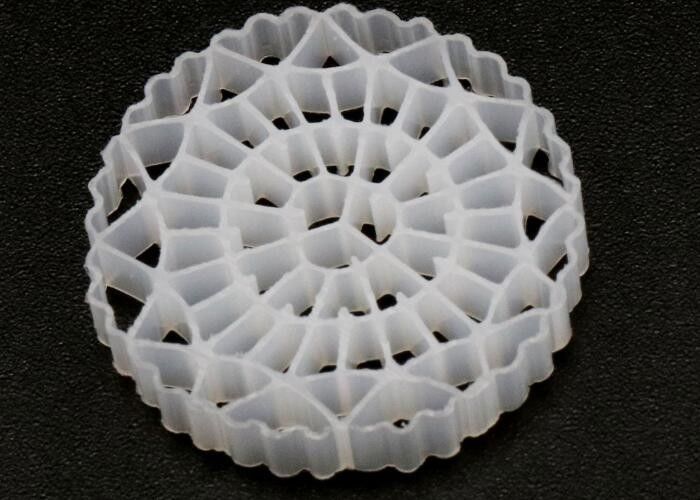 HDPE Kaldnes Filter Media لبرك الخلايا الحيوية تقنية MBBR مقاومة للآثار