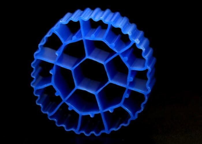 منتجات المرشحات البلاستيكية MBBR Biocell BIO Balls لمقاومة الصدمات RAS