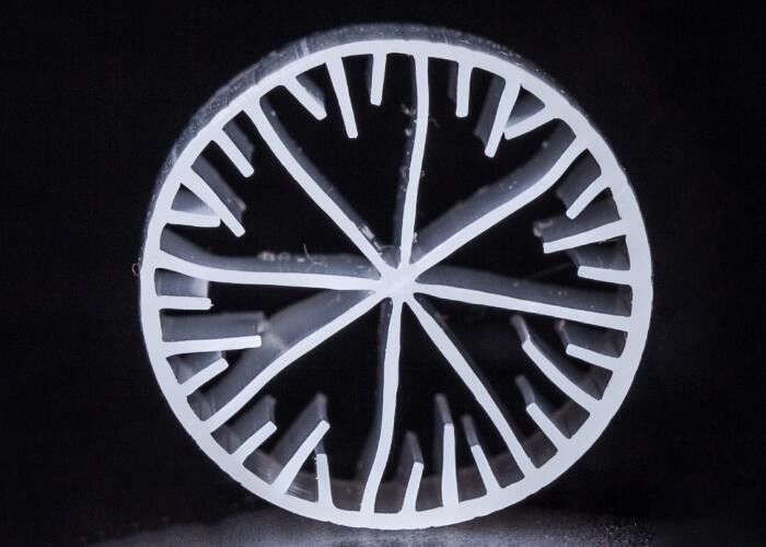 البلاستيك الهوائي Mbbr K3 الوسائط البيولوجية Hdpe المواد الخام FDA اختبار السلامة ISO الوسائط العائمة