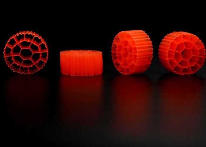 الوسائط المرشحة للبيولوجية الصديقة للبيئة أي لون مادة HDPE العذراء الكرات الحيوية