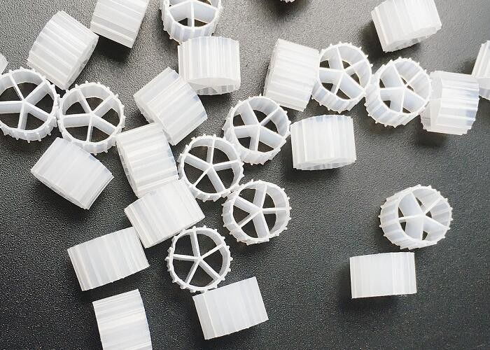 الفيلم الحيوي MBBR ناقل فلتر ساخن لزراعة الجمبري معالجة المياه RAS 10 * 7mm