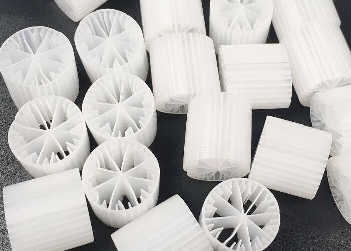 حاوية انابيروبية 15*15mm ifas عملية MBBR الكرات الحيوية العمر الطويل hdpe وسائل تصفية صديقة للبيئة