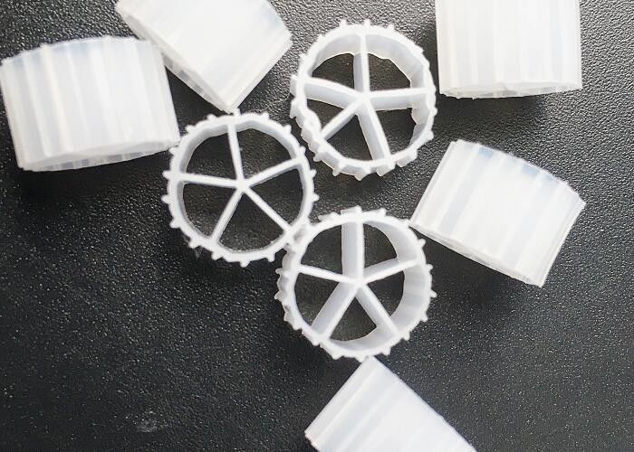 10*7mm MBBR حامل عائم تربية الأسماك الزراعة المائية على أرض الواقع