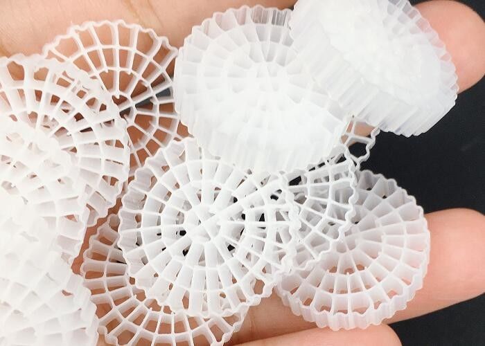 الكرات العائمة كيلدنيز Mbbr بي او فلتر الوسائط Hdpe 25 * 4mm اللون الأبيض