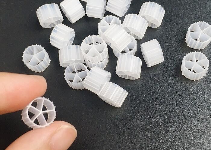 5 ثقوب بيضاء عذراء HDPE فلتر الوسائط حياة طويلة الحجم 10mm X 7mm