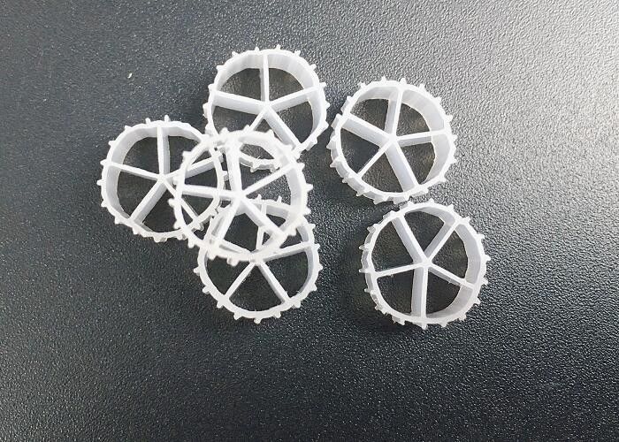 الوان الطبيعية MBBR الوسائط المرشحة ومادة HDPE العذراء MBBR الوسائط الحيوية لـ RAS 10 * 7mm