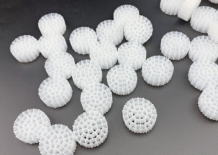 MBBR Bioball معالجة مياه الصرف الصحي وسائل المرشح البلاستيكية 25 * 10MM
