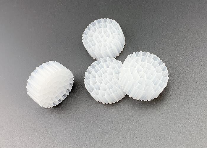 معالجة المياه مساحة السطح الكبيرة MBBR Biocell Filter Media 25*10MM