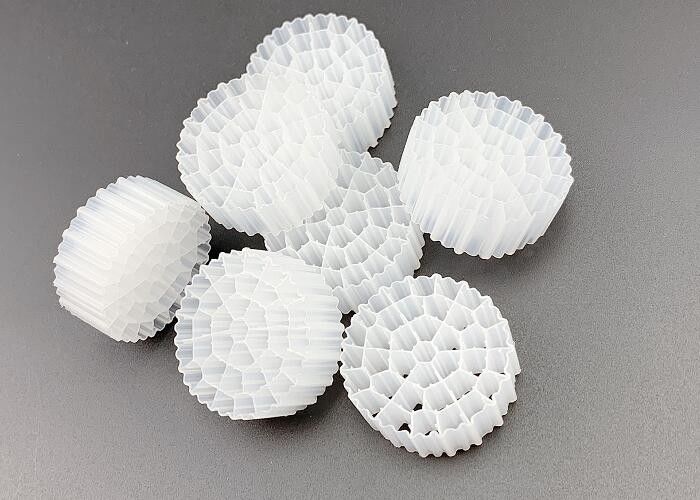 لون أبيض HDPE K1 الوسائط المرشحة PE37 لتحسين جودة المياه