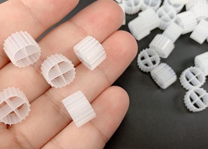 11 * 7mm MBBR Biofilter Media K1 مع لون أبيض ومادة HDPE العذراء