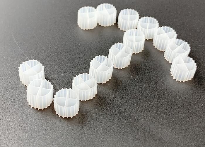 11 * 7mm MBBR الكرات الحيوية وسائل الفلتر مساحة السطح الكبيرة