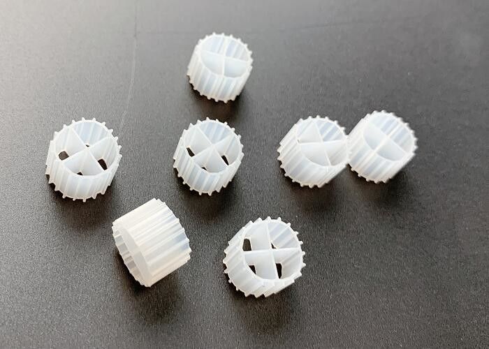 11 * 7mm MBBR الكرات الحيوية وسائل الفلتر مساحة السطح الكبيرة