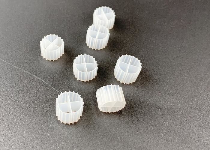 11 * 7mm MBBR الكرات الحيوية وسائل الفلتر مساحة السطح الكبيرة