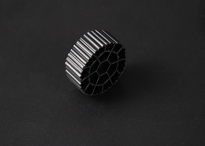 مادة HDPE العذراء MBBR فلتر الوسائط Biofilter 25mm X12mm الحجم 600 m2/m3 مساحة السطح