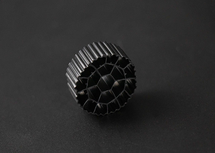 مادة HDPE العذراء MBBR فلتر الوسائط Biofilter 25mm X12mm الحجم 600 m2/m3 مساحة السطح